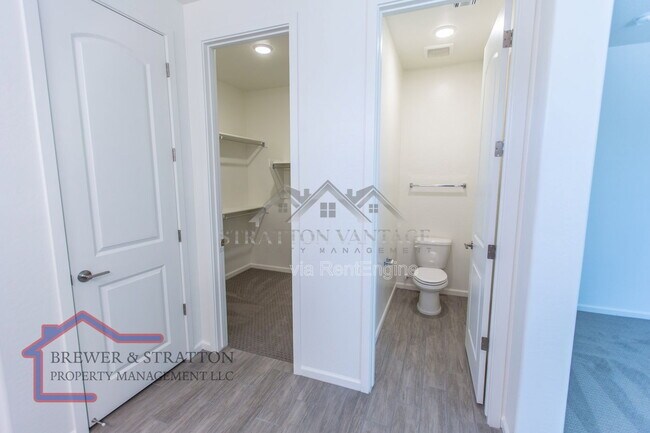 Building Photo - 827 W Nova Pl