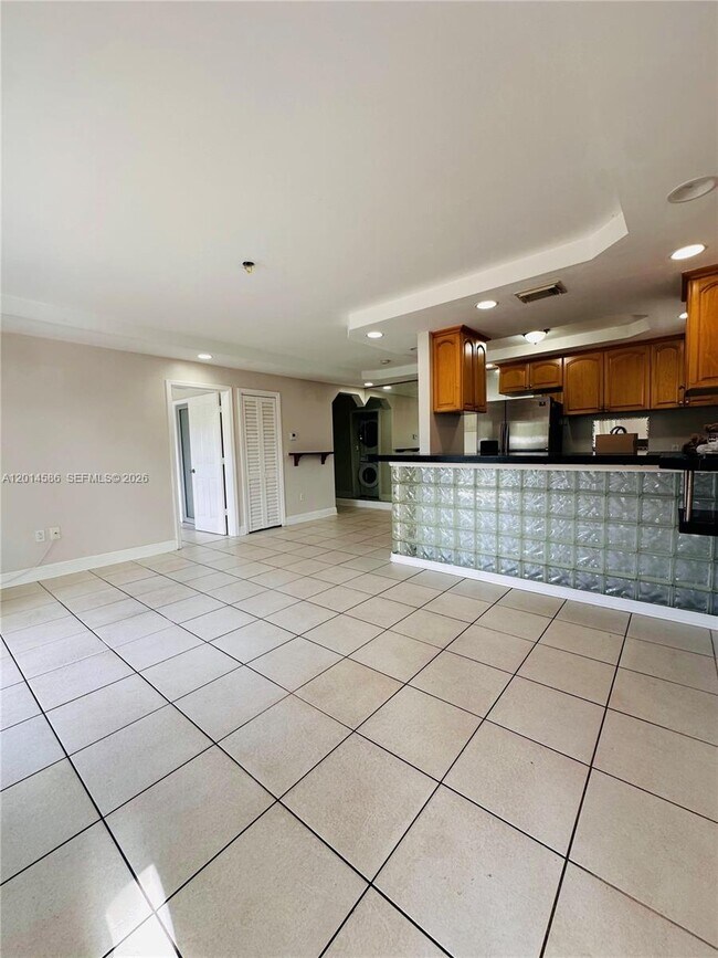 Building Photo - 2033 Calais Dr