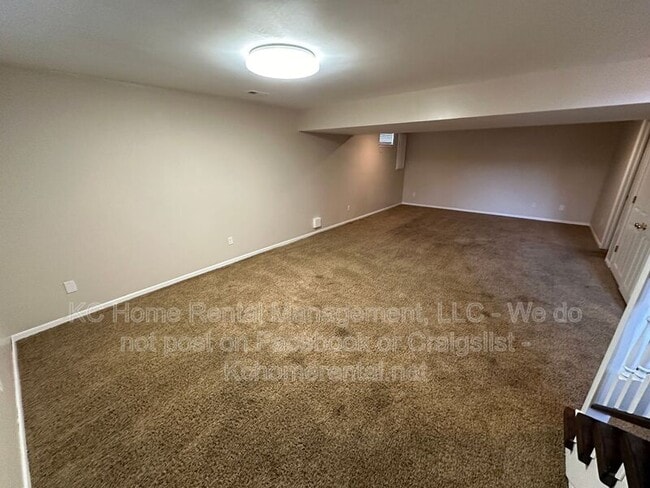 Building Photo - 625 NW Rosaceae Dr