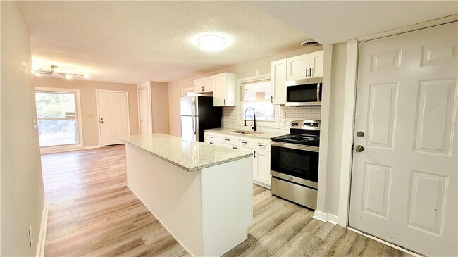 Building Photo - 755 Fallview Dr