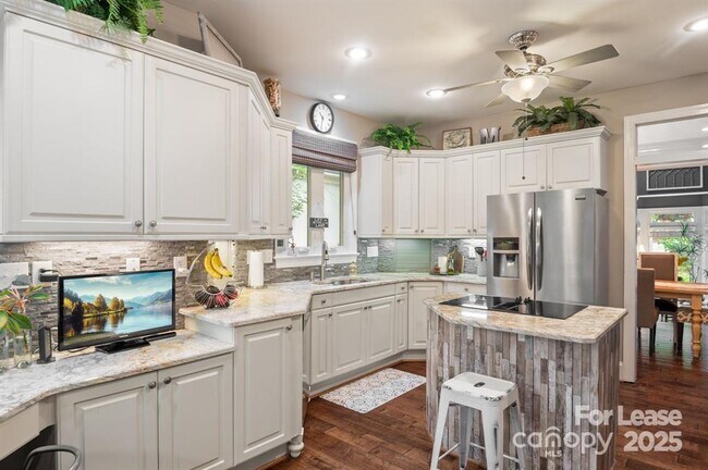 Building Photo - 16308 Autumn Creek Ct