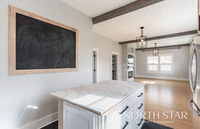 Building Photo - Coming Soon!  Remodeled Sellwood Bungalow