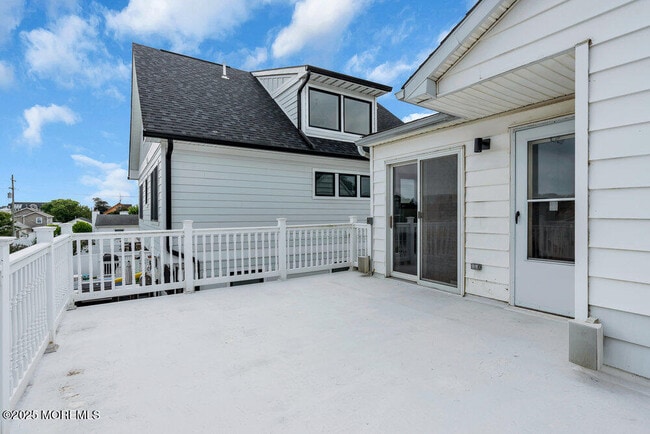 Building Photo - 308 16th Ave