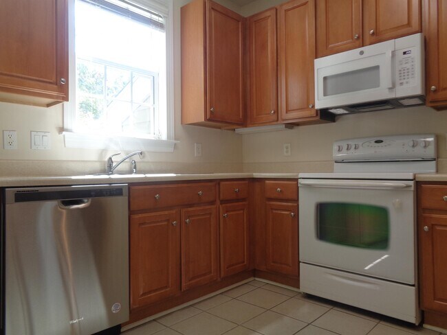 Building Photo - 914 Providence Glen Dr