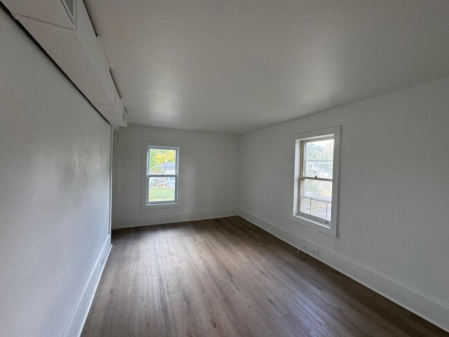 Building Photo - 303 Weston Ave