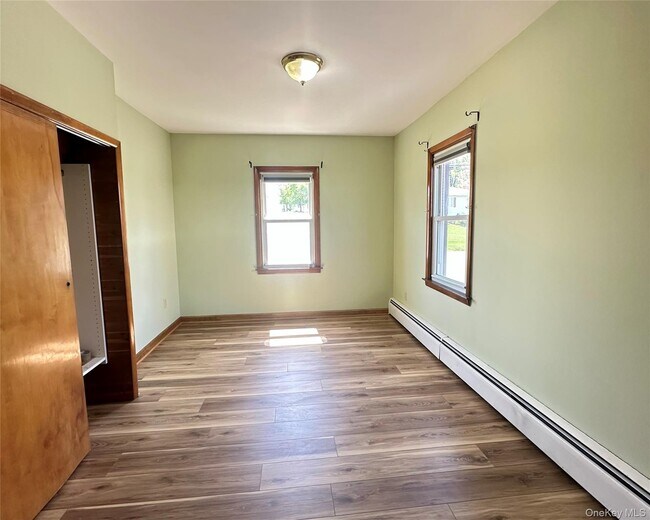 Building Photo - 111 Round Hill Rd