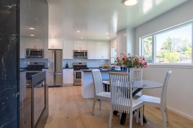 Building Photo - 15 Buckland Ct