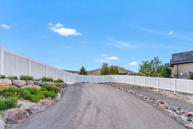 Building Photo - 2872 N Sorrel Dr
