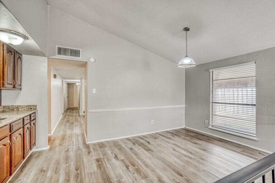 Building Photo - 15614 Mendocino Dr