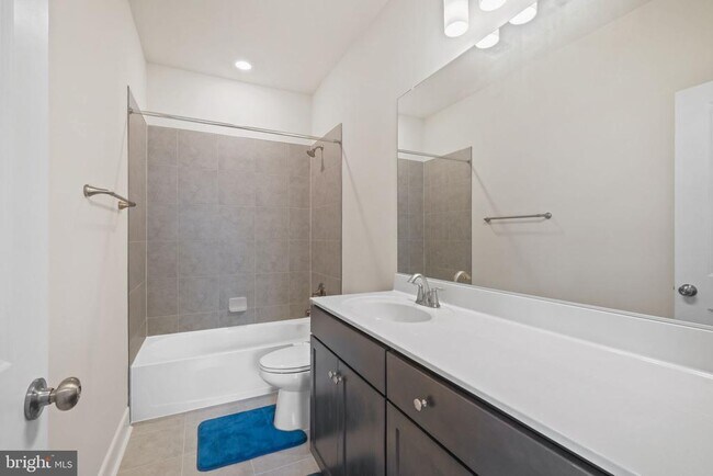 Building Photo - 143 Rubens Dr
