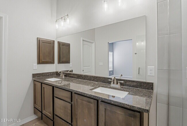 Building Photo - 928 Keenland Ave