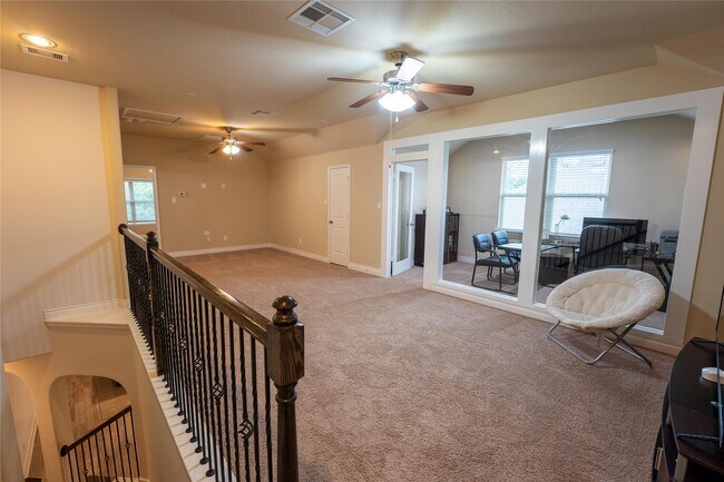 Building Photo - 143 West Wading Pond Circle