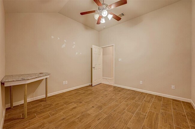 Building Photo - 722 Silver Creek Cir