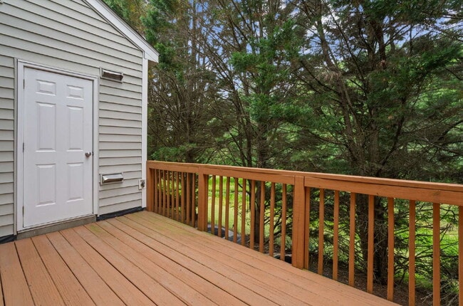 Building Photo - 3-Bed Townhouse in Leesville District