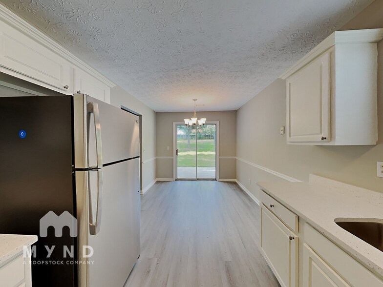Building Photo - 301 Lacebark Ln