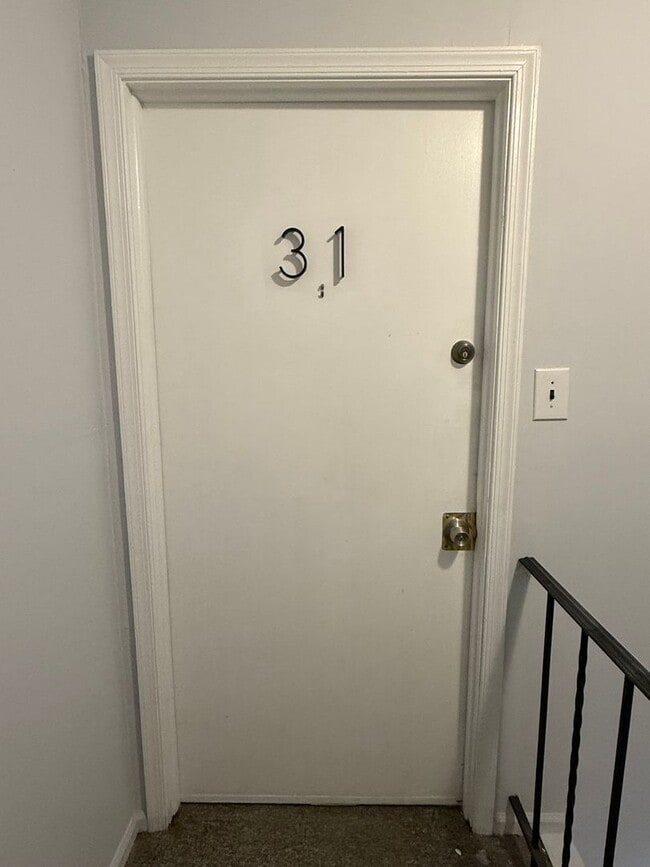 Building Photo - Newly Updated 2 Bed in Aston