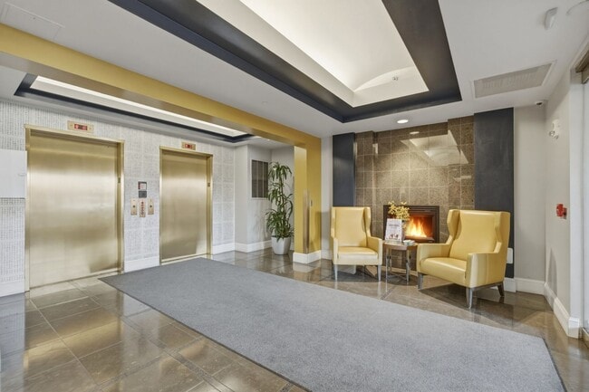 Building Photo - 2-bed, 2-bath condo in secure building with private laundry and city views