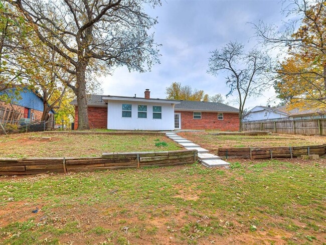 Building Photo - 305 Woodside Dr