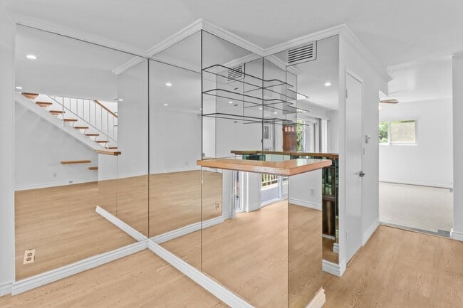 Building Photo - 4610 Densmore Ave