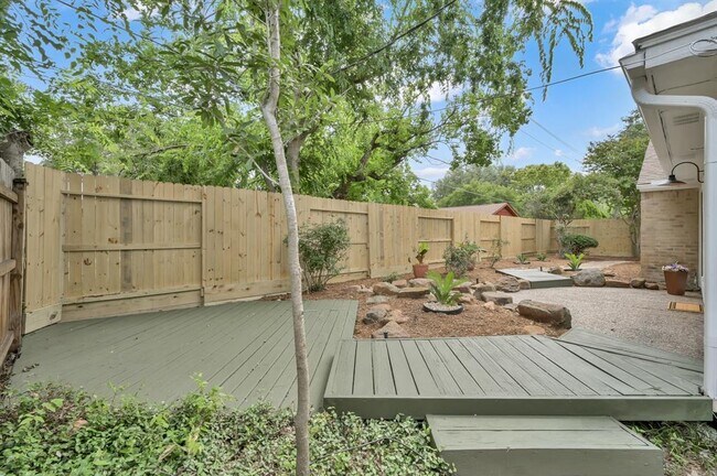 Building Photo - 12326 Rocky Knoll Dr