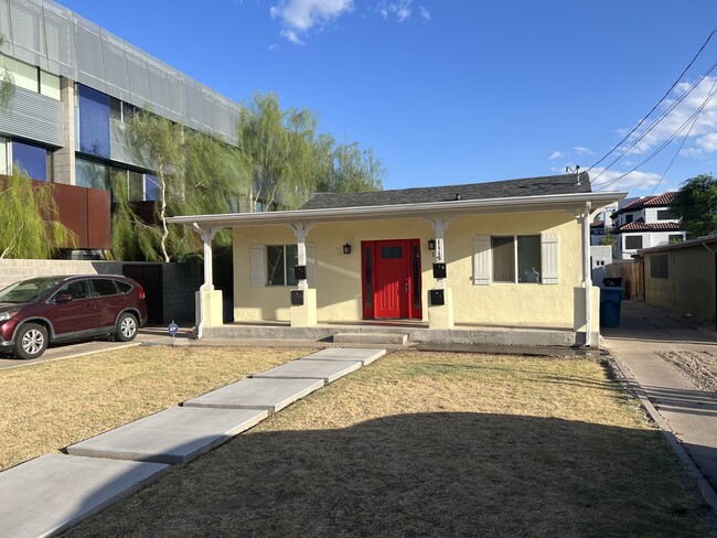Building Photo - 1115 E Whitton Ave