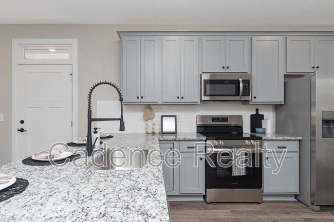 Building Photo - 1745 Perimeter Lp