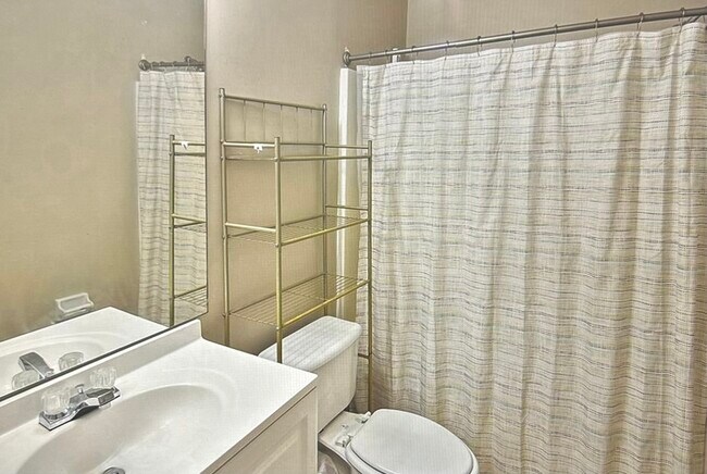 Bath 2 - 4739 22nd St SW