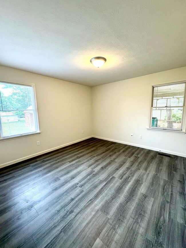 Building Photo - Single Family Home for Rent in Dayton