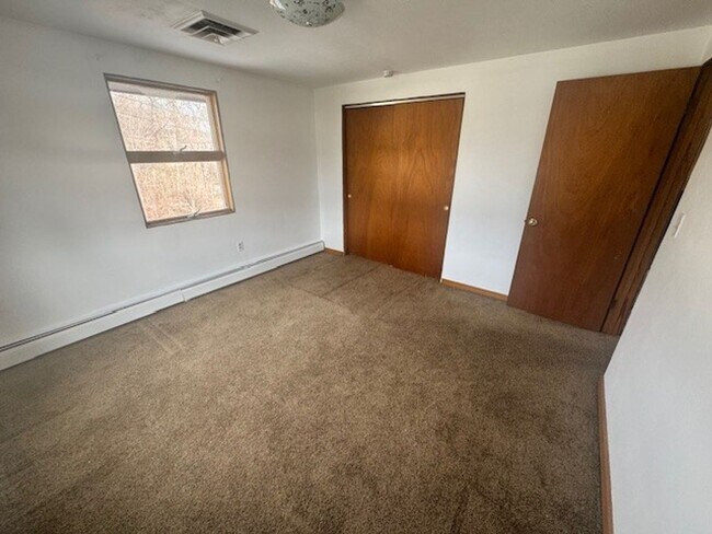 Building Photo - 2563 Gap View Rd