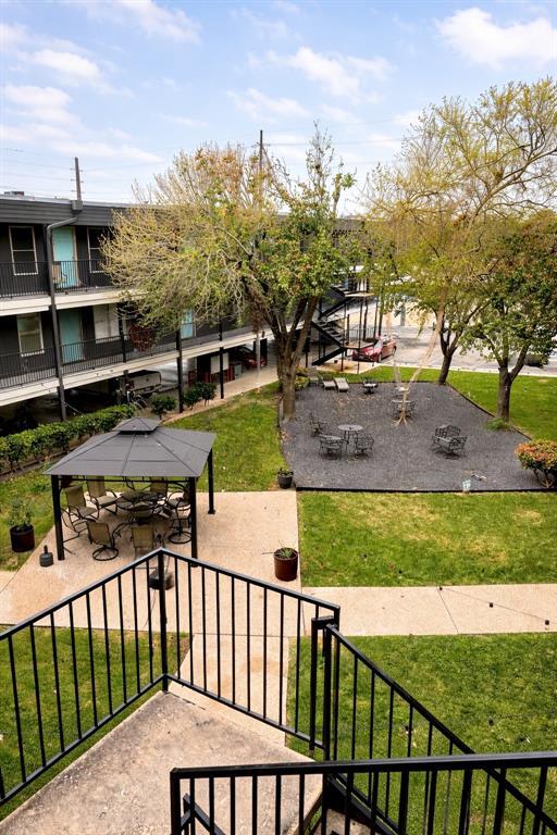 Building Photo - 415 W 39th St