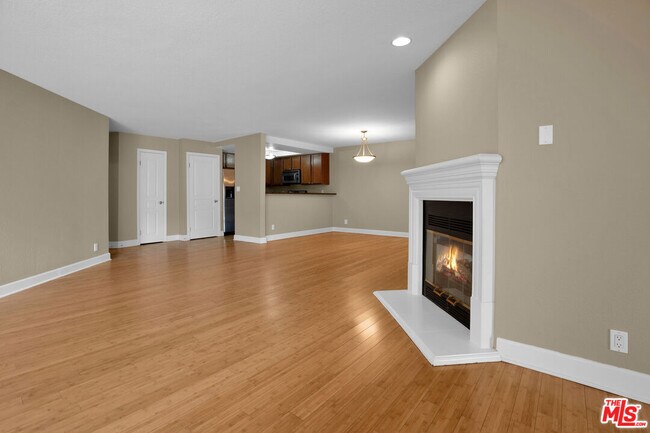 Building Photo - 1633 S Bentley Ave