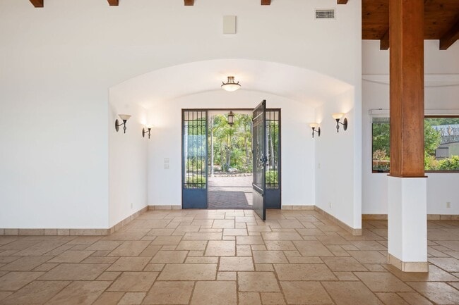 Building Photo - Montecito Property with a View and a Pool ...
