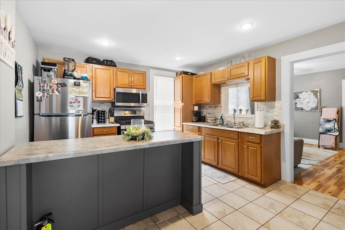 Building Photo - 39 HUDSON Street, Second Floor