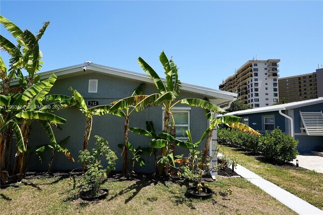 Building Photo - 742 Granada St