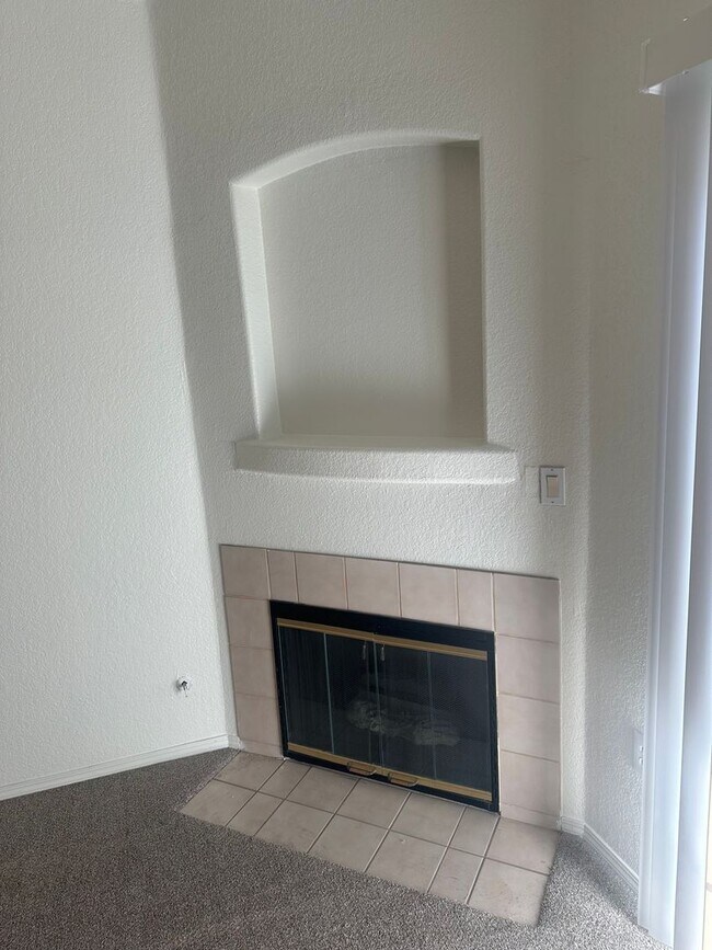 Building Photo - NE Near Nellis! Gated! Community Pool, Spa...