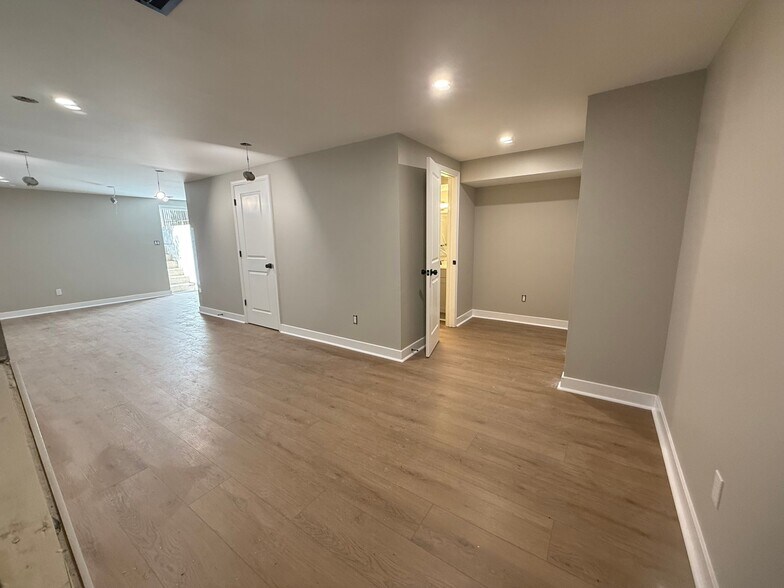 Building Photo - 1208 Knoll Mist Ln