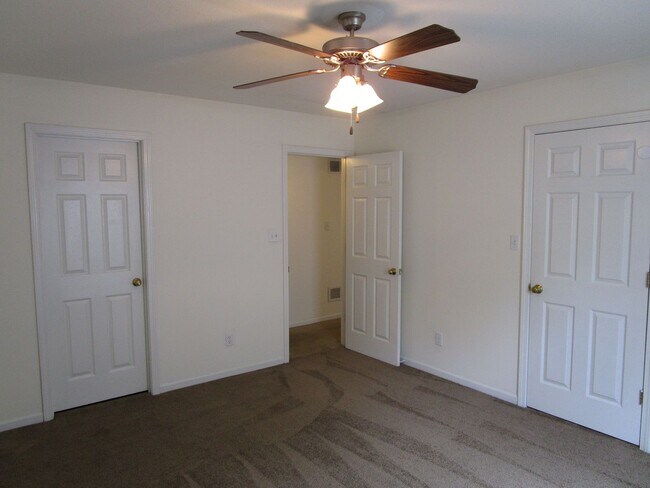 Building Photo - 5004-5006 Betty Jean Way