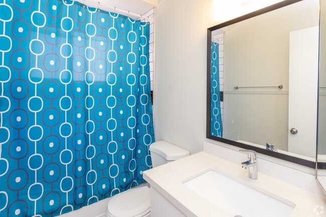 Building Photo - 110 Maryland W Ave