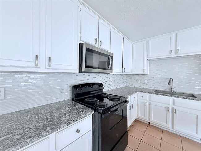 Building Photo - 13535 Gaby Virbo Dr