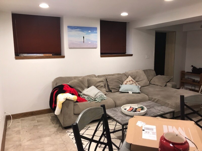Front Room - 2333 N Janssen Ave