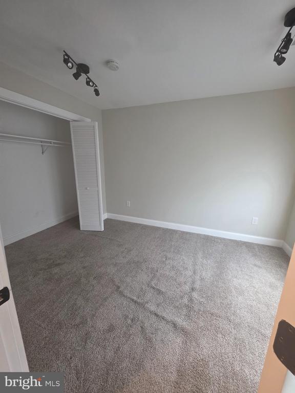 Building Photo - 5230 Breezy Point Rd