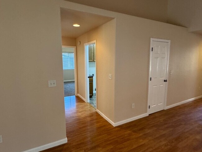 Building Photo - SINGLE LEVEL HOME IN CP/ ON QUIET CULDESAC