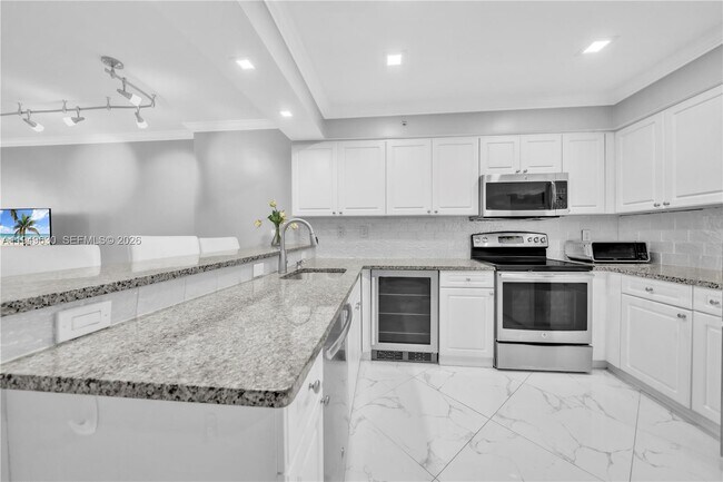 Building Photo - 2501 S Ocean Dr