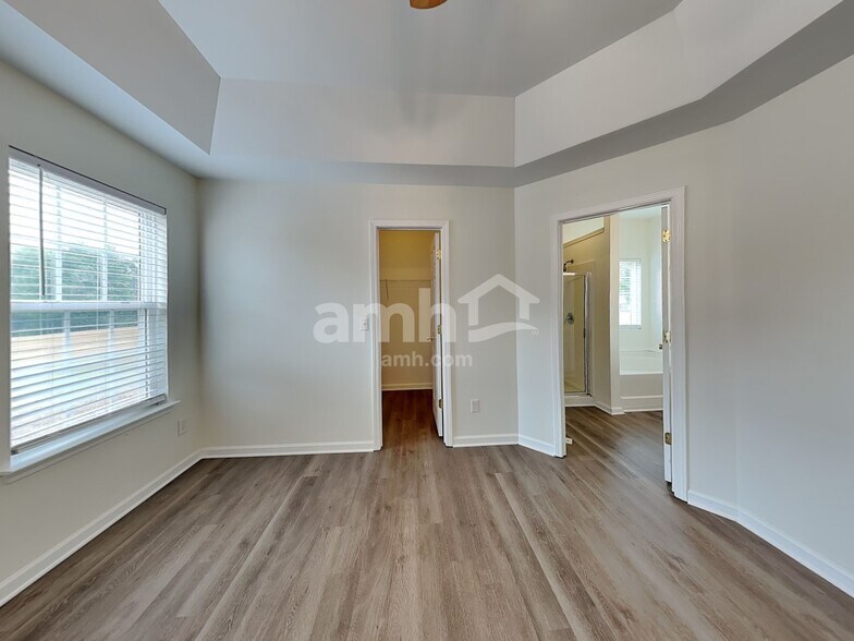 Building Photo - 2314 Lexington Ave