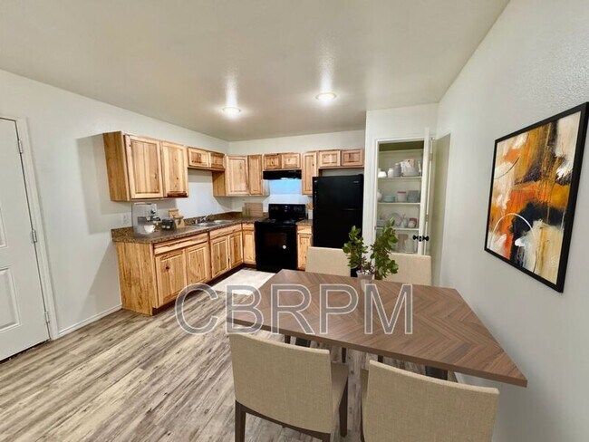 Building Photo - 2117 E Broadway