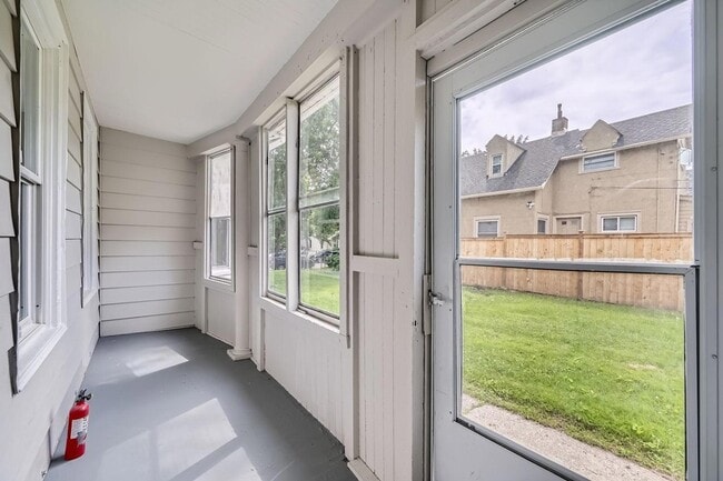 Building Photo - 911 Sims Ave