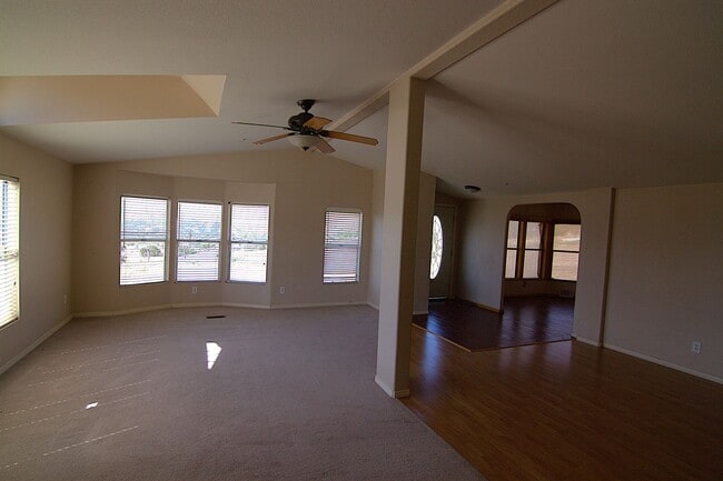 Building Photo - 35850 Via Famero Dr