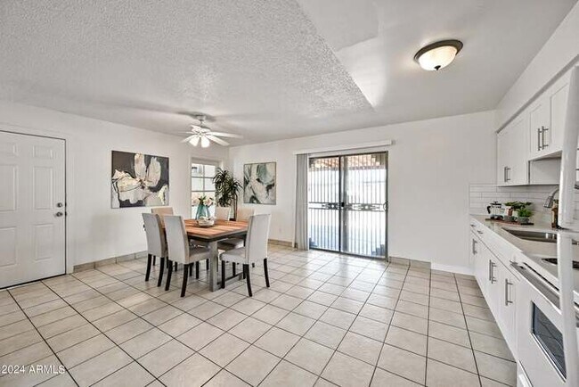 Building Photo - 3 bedroom