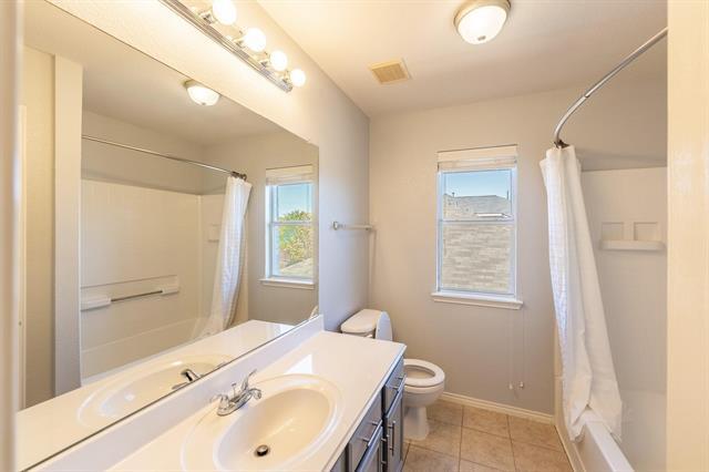 Building Photo - 9200 Warren Dr