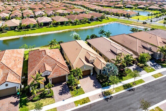 Building Photo - 11856 Leon Cir N